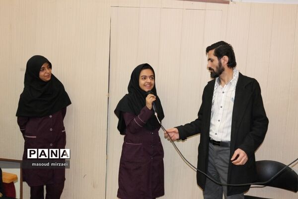 مرضیه هاشمی خبرنگار پرس تی وی در ویژه برنامه «لاله های روشن» قزوین