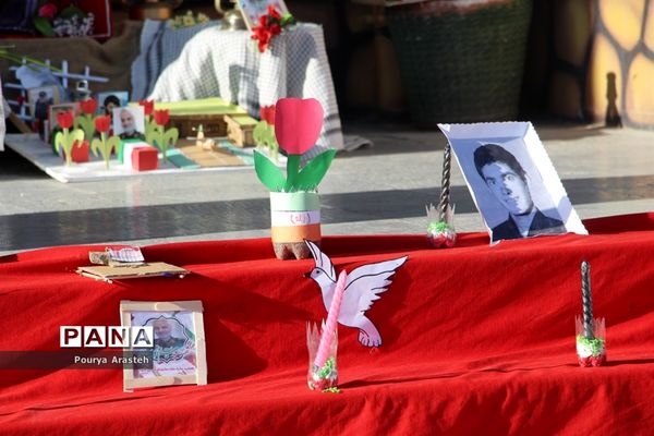 نمایشگاه طرح ملی لاله های روشن در دبستان شهید غفرانی بیرجند