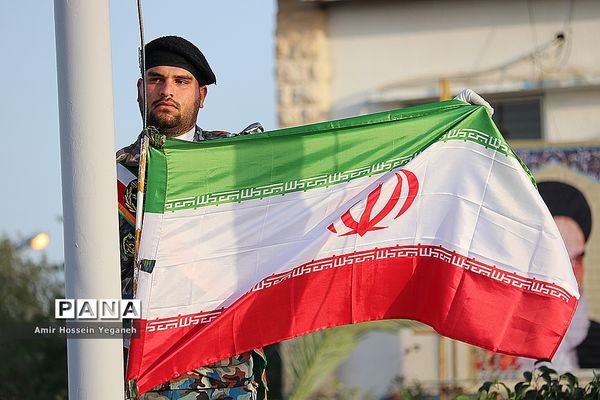 برگزاری صبحگاه مشترک نیروهای نظامی و انتظامی