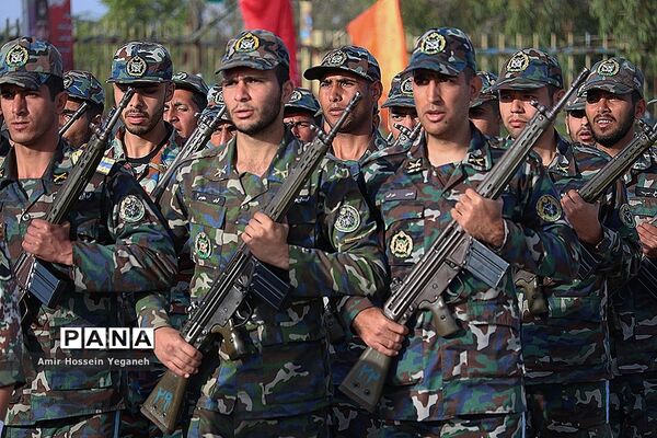 برگزاری صبحگاه مشترک نیروهای نظامی و انتظامی