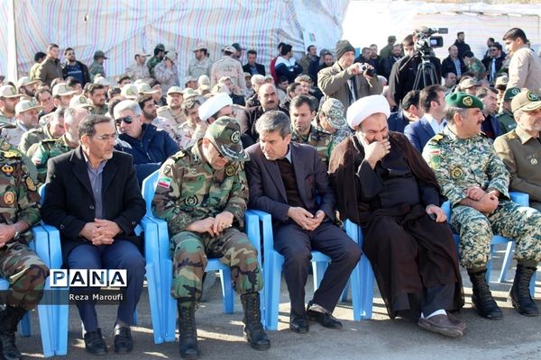 غبار روبی مزار شهدا به مناسبت دهه فجر در ارومیه
