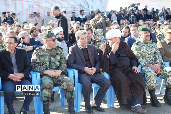 غبار روبی مزار شهدا به مناسبت دهه فجر در ارومیه