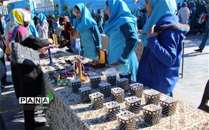 برپایی بازارچه کسب و کار و جشنواره غذائی توسط دانش آموزان یزدی + تصاویر