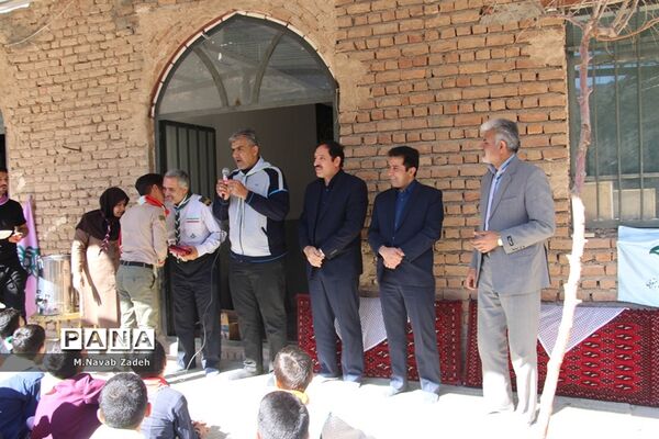 اهدای جوایز پیشتازان برتر سازمان دانش آموزی خراسان جنوبی