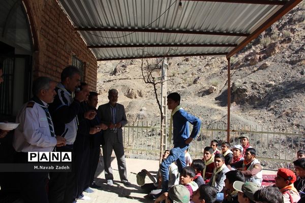 اهدای جوایز پیشتازان برتر سازمان دانش آموزی خراسان جنوبی