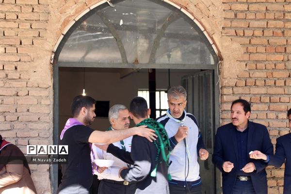 اهدای جوایز پیشتازان برتر سازمان دانش آموزی خراسان جنوبی