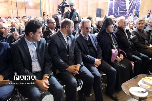 چهاردهمین آیین ملی عطر افشانی و گلباران مزار شهدای ادیان توحیدی