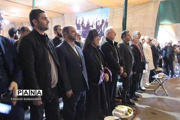 چهاردهمین آیین ملی عطر افشانی و گلباران مزار شهدای ادیان توحیدی