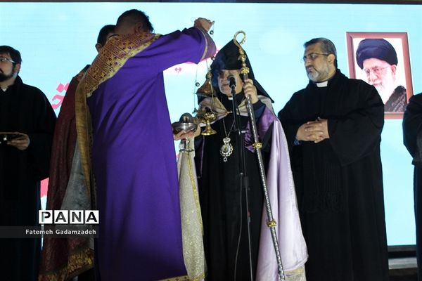 چهاردهمین آیین ملی عطر افشانی و گلباران مزار شهدای ادیان توحیدی