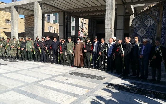 گلباران و عطر افشانی مزار شهدا درشهرستان  ورامین