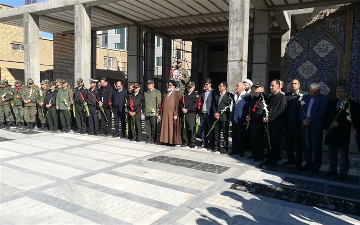 گلباران و عطر افشانی مزار شهدا درشهرستان  ورامین