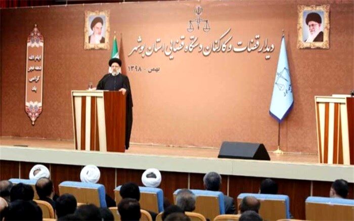 رئیسی: قاچاق کالا تولید را متوقف می‌کند