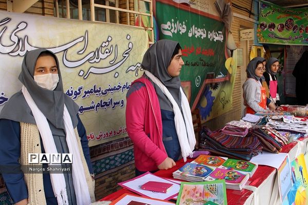 افتتاح جشنواره ایده های کار آفرینی در دبیرستان دخترانه تشکیلاتی پاینده اهواز