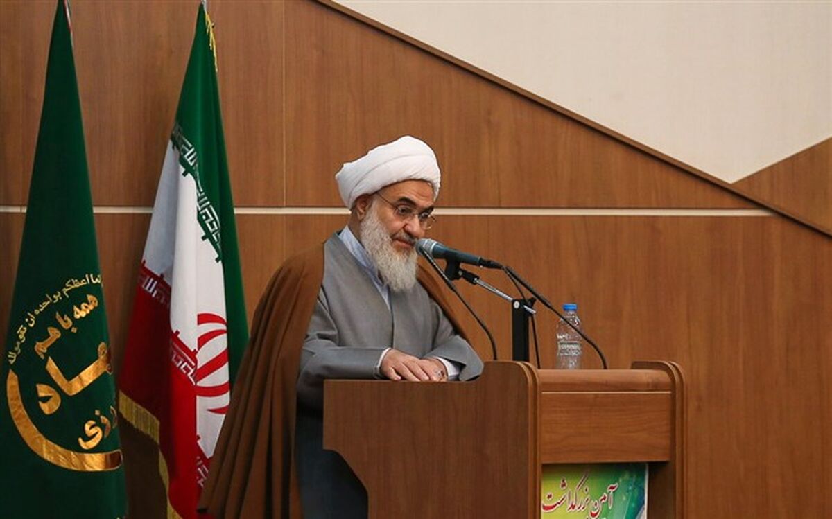 امام جمعه قزوین: جزیره‌ای در دین عمل نکنیم