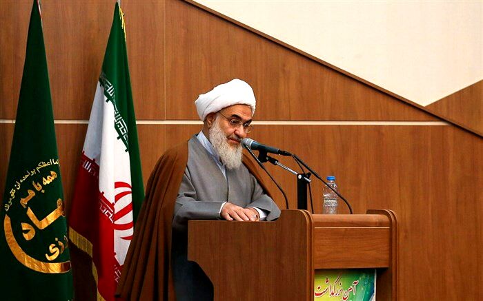 امام جمعه قزوین: جزیره‌ای در دین عمل نکنیم