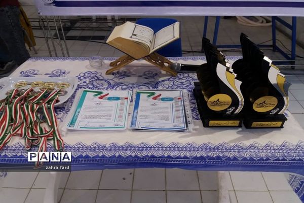 برگزاری مسابقات شنای دانش‌آموزی به مناسبت دهه فجر