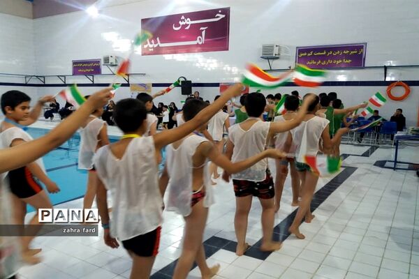 برگزاری مسابقات شنای دانش‌آموزی به مناسبت دهه فجر