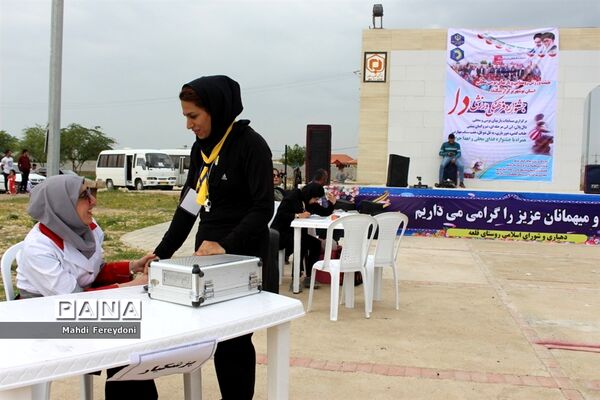 مسابقات بازی های بومی و محلی جشنواره ورزشی دا رشته طناب کشی در بوشهر