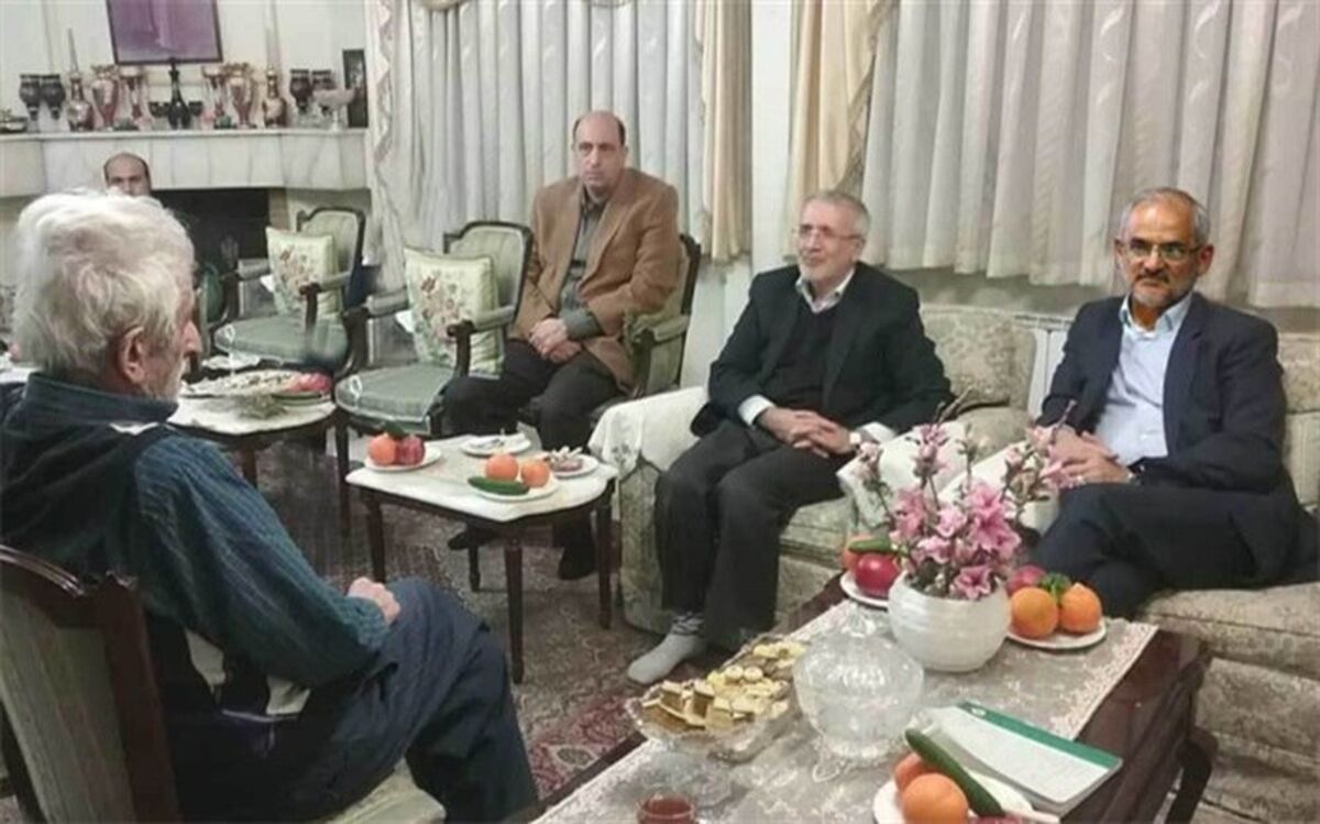 دیدار وزیر آموزش‌ و پرورش با سیدمحمدکاظم نائینی فرهنگی بازنشسته