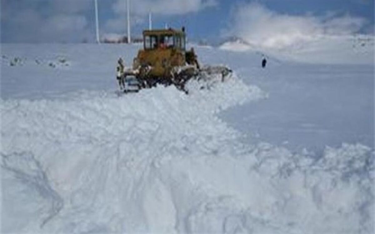 کولاک شدید راه دسترسی ۲۴۰ روستای آذربایجان‌غربی را بست