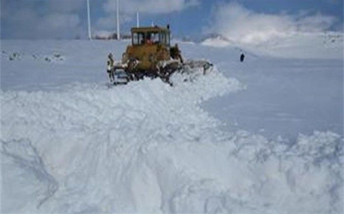 کولاک شدید راه دسترسی ۲۴۰ روستای آذربایجان‌غربی را بست