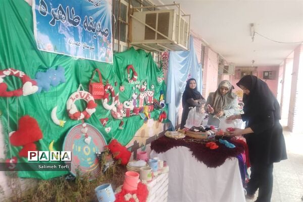 جشنواره صنایع دستی و غذاهای سنتی به میزبانی هنرستان کاردانش طوبی در شهرستان حمیدیه