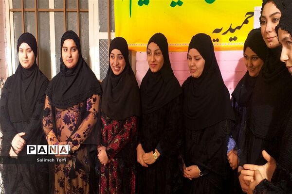 جشنواره صنایع دستی و غذاهای سنتی به میزبانی هنرستان کاردانش طوبی در شهرستان حمیدیه