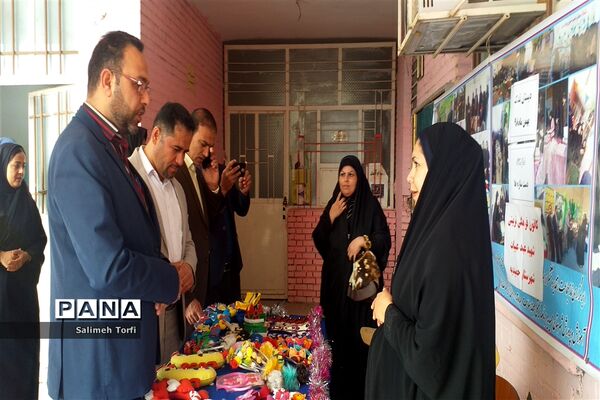 جشنواره صنایع دستی و غذاهای سنتی به میزبانی هنرستان کاردانش طوبی در شهرستان حمیدیه