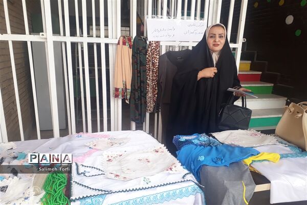 جشنواره صنایع دستی و غذاهای سنتی به میزبانی هنرستان کاردانش طوبی در شهرستان حمیدیه