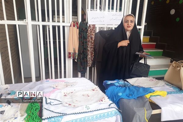 جشنواره صنایع دستی و غذاهای سنتی به میزبانی هنرستان کاردانش طوبی در شهرستان حمیدیه