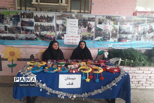 جشنواره صنایع دستی و غذاهای سنتی به میزبانی هنرستان کاردانش طوبی در شهرستان حمیدیه