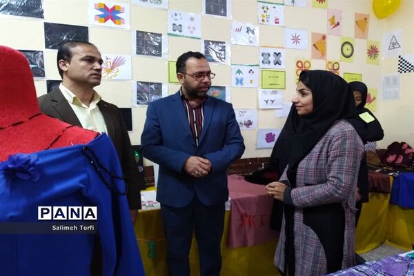 جشنواره صنایع دستی و غذاهای سنتی به میزبانی هنرستان کاردانش طوبی در شهرستان حمیدیه