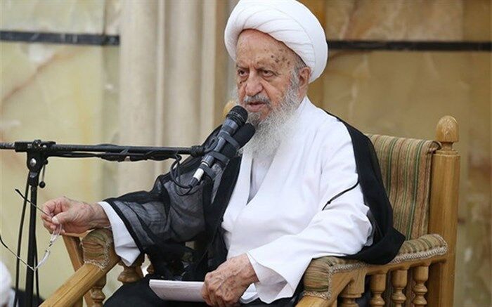 آیت‌الله مکارم شیرازی: با وجود مشکلات،  قهر با صندوق رای و عدم حضور در راهپیمایی 22 بهمن عاقلانه نیست