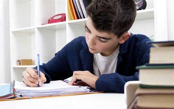از سال 90 روند نزولی در خصوص تعداد شرکت کنندگان در المپیادهای دانش آموزی داشته‌ایم