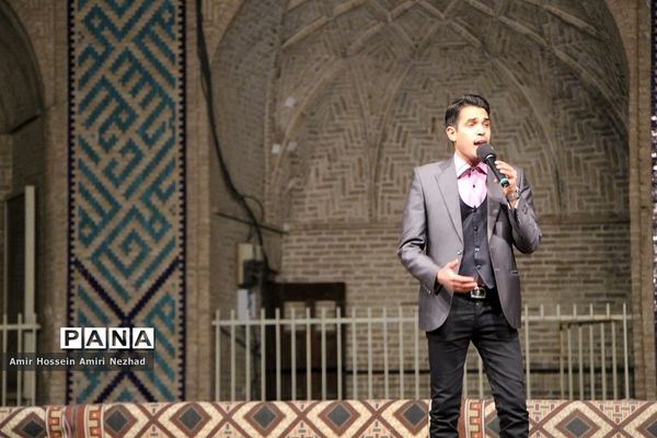 اجرای سرود نمایشی در میدان امیرچخماق یزد