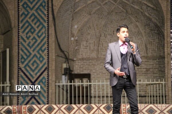 اجرای سرود نمایشی در میدان امیرچخماق یزد