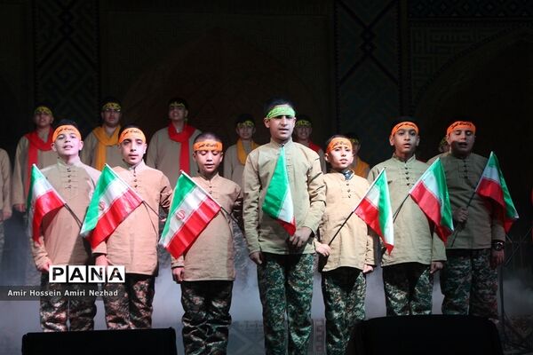 اجرای سرود نمایشی در میدان امیرچخماق یزد