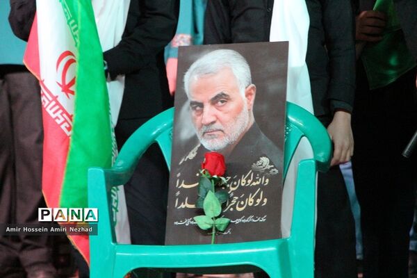 اجرای سرود نمایشی در میدان امیرچخماق یزد
