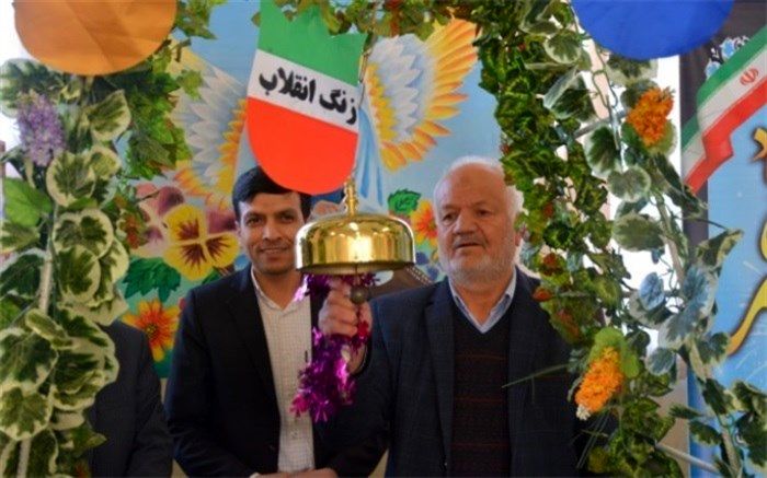 انقلاب اسلامی پیروزی و تداوم خود را مدیون یاری خداوند و خون پاک شهیدان است