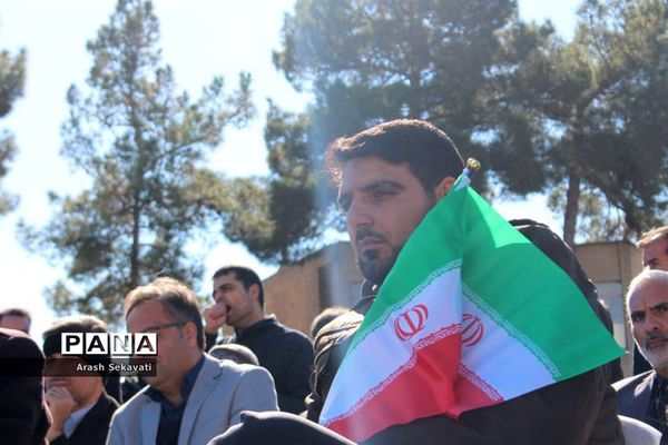 تجدید پیمان مردم شهرستان بیرجند با سالگرد اولین روز ورود امام خمینی