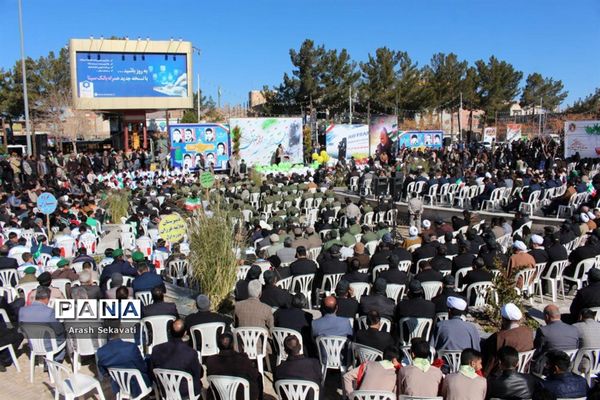 تجدید پیمان مردم شهرستان بیرجند با سالگرد اولین روز ورود امام خمینی