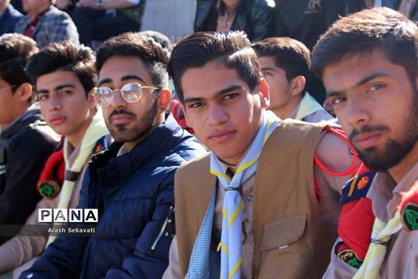 تجدید پیمان مردم شهرستان بیرجند با سالگرد اولین روز ورود امام خمینی