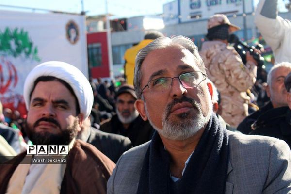 تجدید پیمان مردم شهرستان بیرجند با سالگرد اولین روز ورود امام خمینی