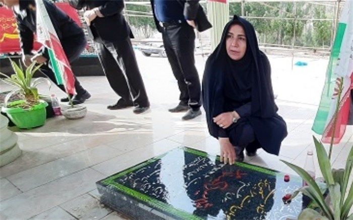 خون شهیدان ، انقلاب و اسلام را بیمه کرده است