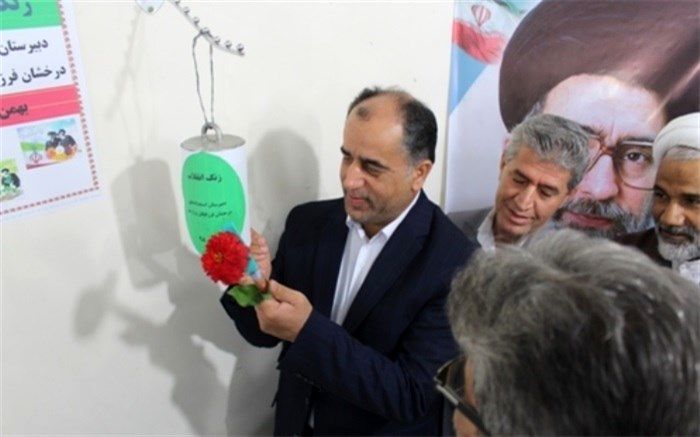 آیین گلبانگ انقلاب در مدارس دشتستان برگزار شد