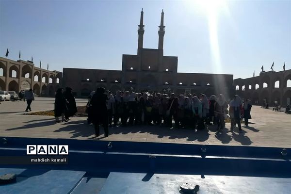 بازدید دانش آموزان  رضوانشهر از بافت تاریخی یزد