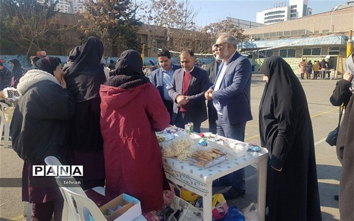 برپایی بازارچه خیریه توسط دانش آموزان  منطقه 2 به مناسبت دهه فجر
