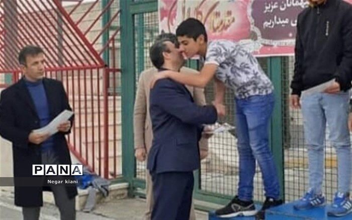 برگزاری مسابقه دوچرخه سواری به مناسبت گرامیداشت دهه فجر
