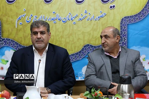 جلسه روسای مناطق نوزده گانه و شورای معاونان اداره‌کل آموزش و پرورش شهر تهران