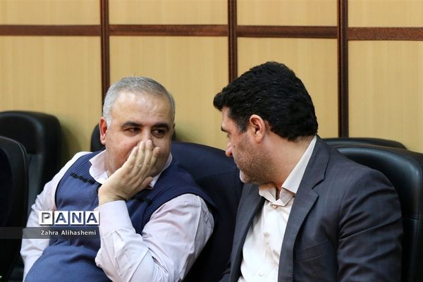 جلسه روسای مناطق نوزده گانه و شورای معاونان اداره‌کل آموزش و پرورش شهر تهران